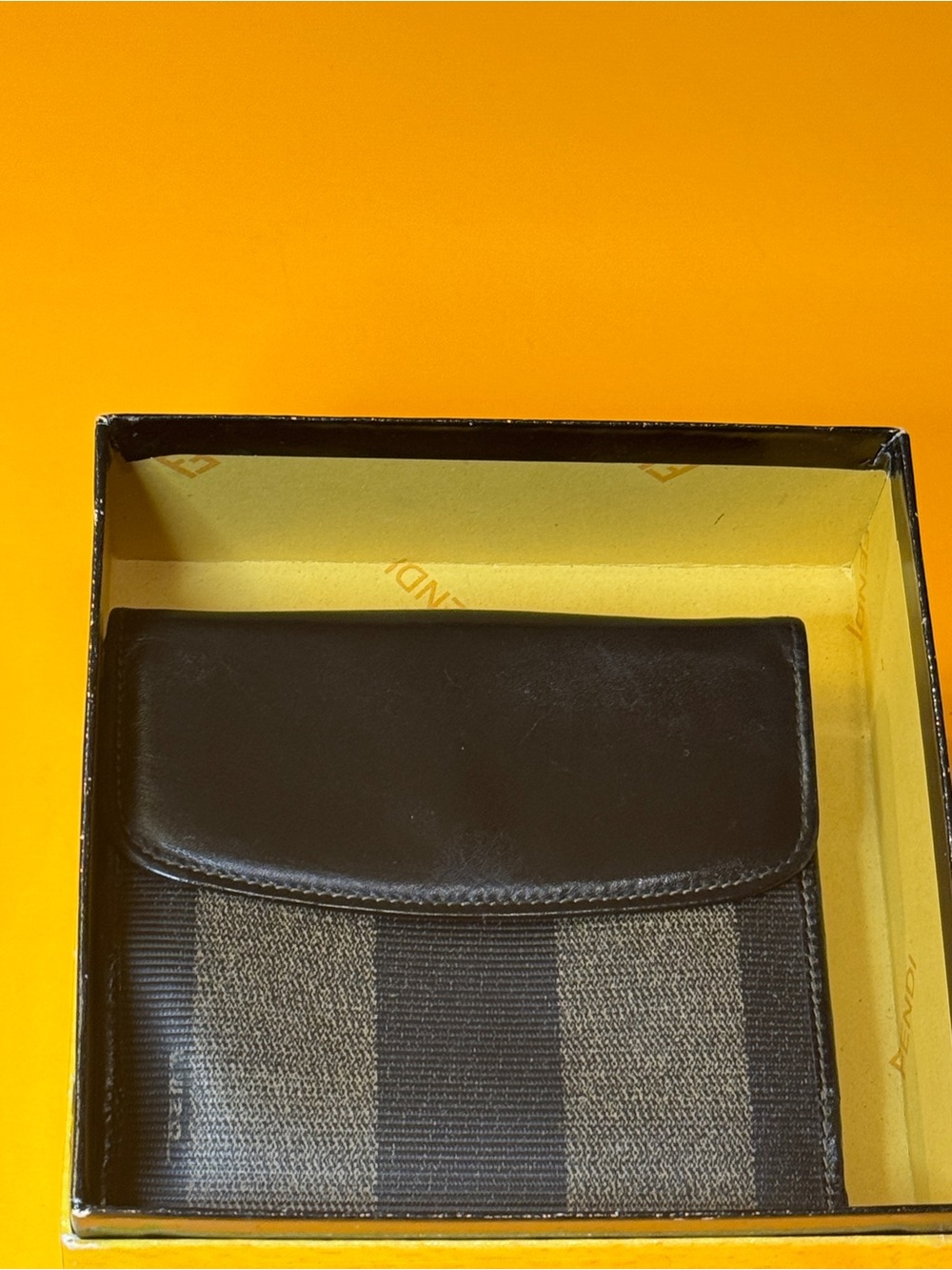 Fendi Mans Elegant Black and Tan bifold wallet - Picture 3 of 16